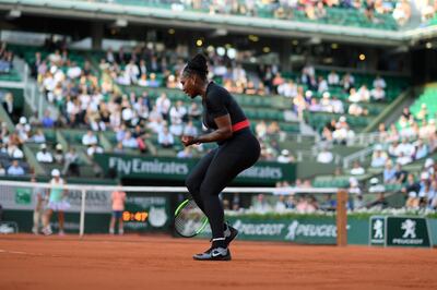 TOPSHOT - Serena Williams of the US reacts after a point against Australia's Ashleigh Barty during their women's singles second round match on day five of The Roland Garros 2018 French Open tennis tournament in Paris on May 31, 2018. / AFP / CHRISTOPHE ARCHAMBAULT 
