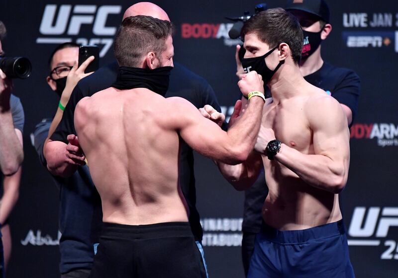 ABU DHABI, UNITED ARAB EMIRATES - JANUARY 22: (L-R) Opponents Nik Lentz and Movsar Evloev of Russia face off during the UFC 257 weigh-in at Etihad Arena on UFC Fight Island on January 22, 2021 in Abu Dhabi, United Arab Emirates. (Photo by Jeff Bottari/Zuffa LLC) *** Local Caption *** ABU DHABI, UNITED ARAB EMIRATES - JANUARY 22: (L-R) Opponents Nik Lentz and Movsar Evloev of Russia face off during the UFC 257 weigh-in at Etihad Arena on UFC Fight Island on January 22, 2021 in Abu Dhabi, United Arab Emirates. (Photo by Jeff Bottari/Zuffa LLC)