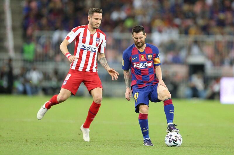 epa08115457 Barcelona FC's Lionel Messi (R) in action against Atletico Madrid FC's Saul Niguez (L) during the Spanish Super Cup semi final match between Barcelona FC and Atletico Madrid FC at King Abdullah Sport City Stadium, Jeddah, Saudi Arabia, 09 January 2020.  EPA/STR