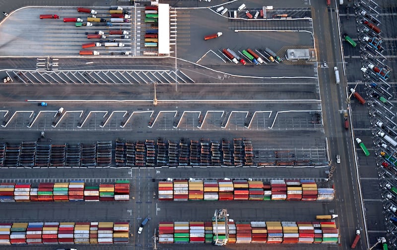 On September 17, 2021, there were a record total of 147 ships, 95 of which were container ships, in the twin ports of Long Beach and Los Angeles, which move about 40 per cent of all cargo containers entering the US by lorry or train. Getty Images / AFP