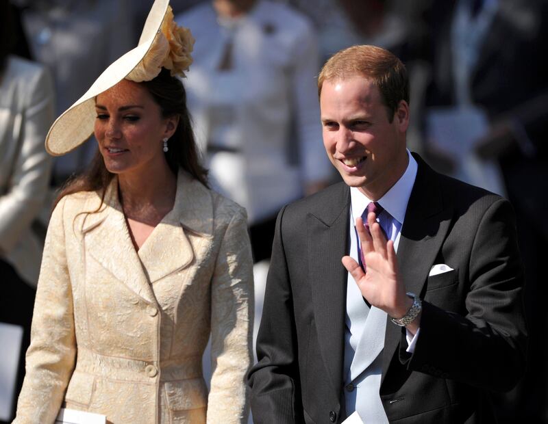 Britain's Prince William and his wife Catherine, Duchess of Cambridge leave after the marriage between Zara Phillips, the eldest granddaughter of Queen Elizabeth, and England rugby captain Mike Tindall at Canongate Kirk in Edinburgh, Scotland July 30, 2011.        REUTERS/Dylan Martinez (BRITAIN  - Tags: ENTERTAINMENT SOCIETY ROYALS)   *** Local Caption ***  EDN067_ROYALS-WEDDI_0730_11.JPG