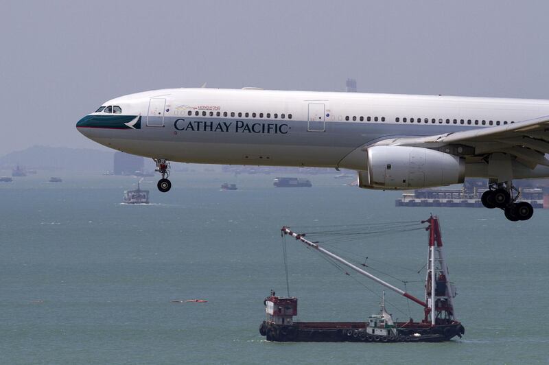 A Cathay Pacific Airways Ltd. aircraft prepares to land at Hong Kong International Airport in Hong Kong, China, on Saturday, August 12, 2017. With the company expected to announce another loss this week, Cathay needs to shift strategy from being the region's top airline for premium fliers and make a bigger effort to woo some of the millions of mainland leisure travelers who have enriched its state-owned rivals in China, analysts say. Photographer: Vivek Prakash/Bloomberg