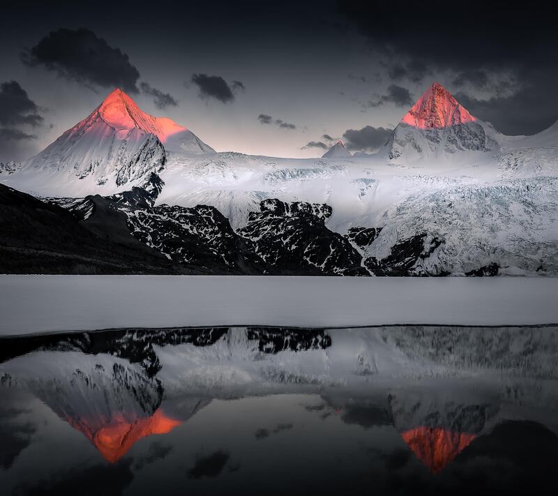 At an altitude of 4,800 metres, Jiming Zhang took this beautiful image of Sapu Mountain in Tibet.