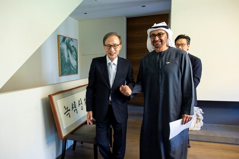 Sheikh Mohamed speaks with Mr Lee during the visit to his home. Ryan Carter / UAE Presidential Court 