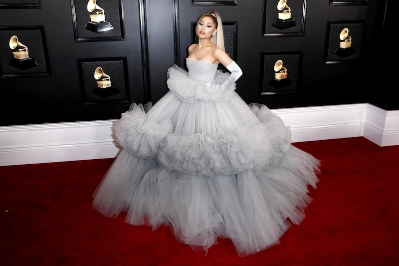 epa08168469 Ariana Grande arrives for the 62nd annual Grammy Awards ceremony at the Staples Center in Los Angeles, California, USA, 26 January 2020.  Dress by Giambattista Valli.  EPA-EFE/ETIENNE LAURENT