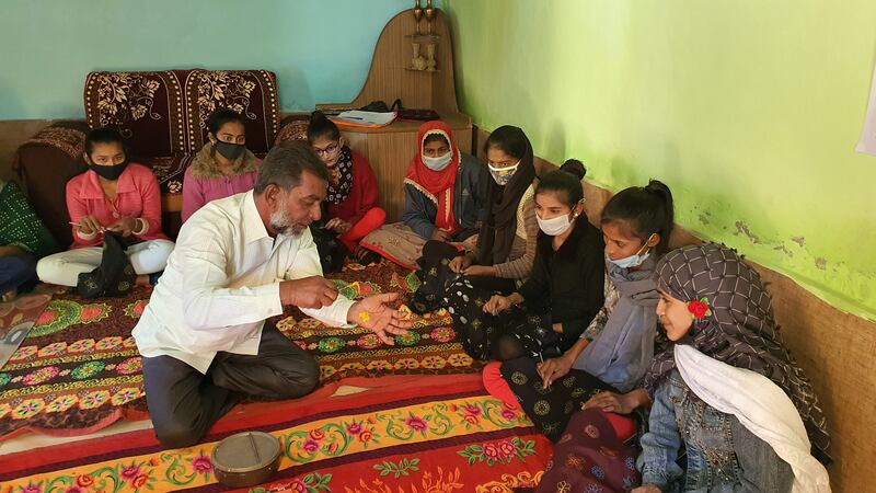 Abdul Gafur Khatri teaches young girls the art of Rogan painting. All photos: Abdul Gafur Khatri