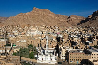 An aerial picture taken on October 8, 2020, shows a view of Tarim city with the Al-Muhdhar Mosque in the forefront, in Yemen's central Hadramawt governorate. (Photo by - / AFP)