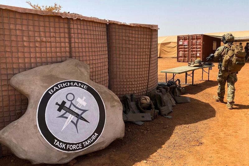 This photograph taken on November 3, 2020 shows the France-led special operations logo for the new Barkhane Task Force Takuba, a multinational military mission in sub-Saharan Africa’s troubled Sahel region made up of soldiers from France, Estonia, the Czech Republic and Sweden, amongst others, and who are due to settle at the military base in Gao, east-southeast of Timbuktu, over the next few weeks. France has led in building support for the new special operations Task Force Takuba, which will comprise of around 500 special forces personnel, that will train, advise, assist and accompany local forces in their fight against Islamic State and al-Qaeda affiliates in the region. Takuba is expected to be fully operational by the autumn. / AFP / Daphné BENOIT
