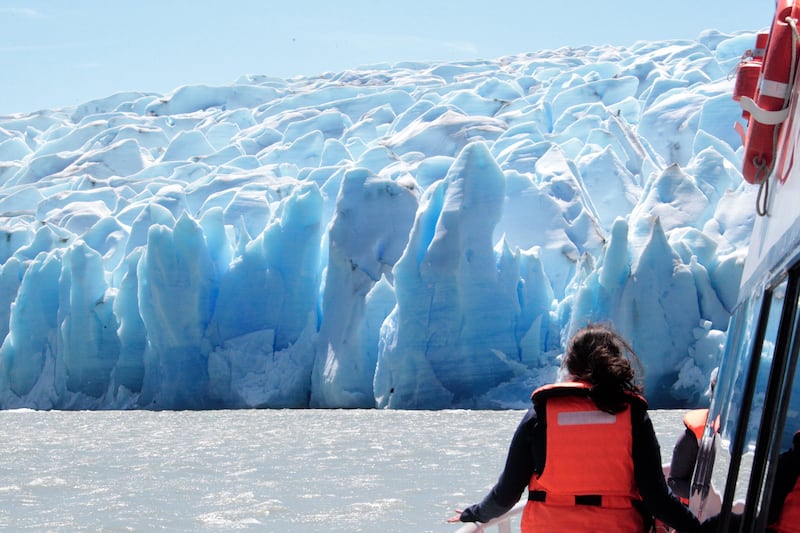 Tourists observe the Grey Glacier at the tail of the Southern Patagonian Ice Field in Chile. The park reached 20 degrees celsius on 25 December, a record in the middle of southern winter. EPA / Javier Martin