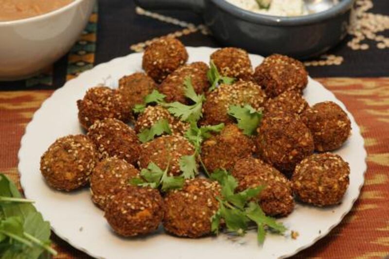 United Arab Emmirates - Abu Dhabi - Oct. 31 - 2008 : Egyptian columnist Nabil Shawkat prepare falafel at his apartment . ( Jaime Puebla / The National ) *** Local Caption ***  JP11 - Falafel.jpgJP11 - Falafel.jpg