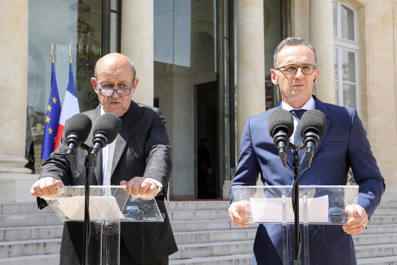 French Foreign Affairs Minister Jean-Yves Le Drian (L) and German Foreign Affairs Minister Heiko Maas adress a press conference at the Elysee presidential palace after attending the weekly Cabinet meeting on June 19, 2019 in Paris. / AFP / LUDOVIC MARIN
