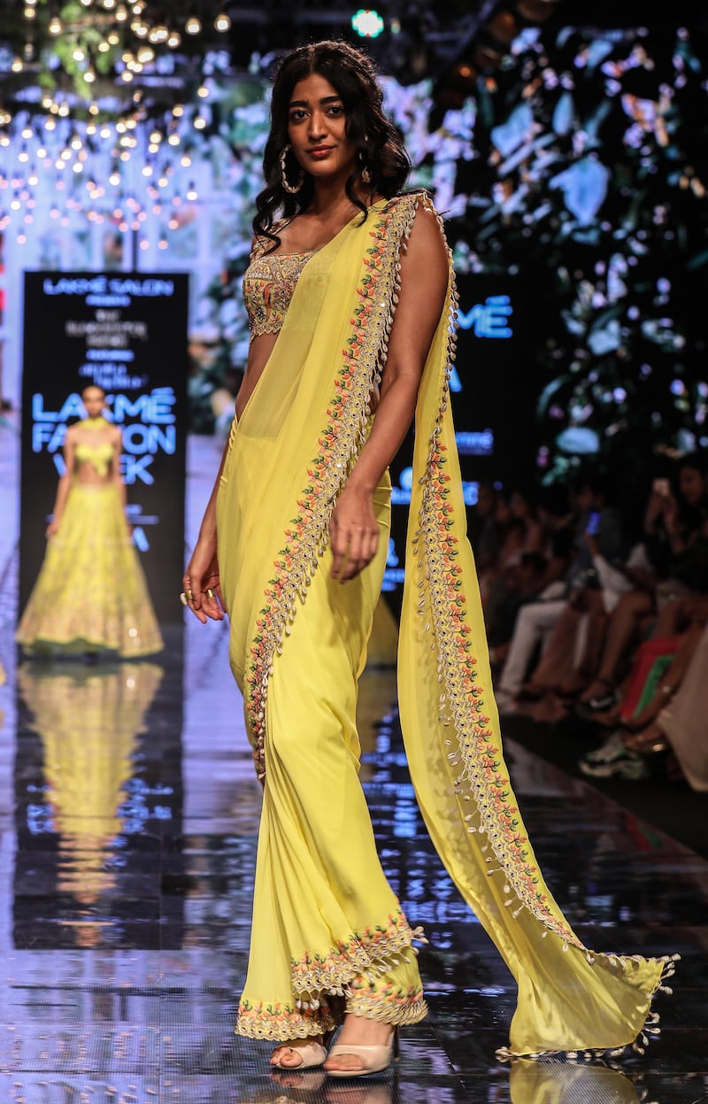 epa07790137 A model presents a creation by Indian designer Arpita Mehta during the Lakme Fashion Week (LFW) Winter/Festive 2019 in Mumbai, India, 24 August 2019. More than 75 designers are showcasing their collections at the event until 25 August.  EPA/DIVYAKANT SOLANKI