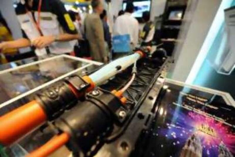 A sample of fibre optic cable is seen on display at the CommunicAsia 2008 exhibition in Singapore on June 19, 2008.  Over 2,300 exhibiting companies from 61 countries and regions showcasing their latest technologies and its the largest inforcomm event in Asia. AFP PHOTO/ROSLAN RAHMAN