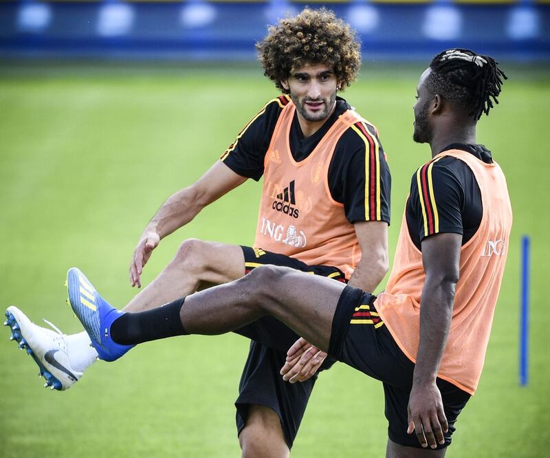Belgium's forward Michy Batshuayi (R) and midfielder Marouane Fellaini attend a training session in Dedovsk on June 25, 2018, ahead of the 2018 World Cup Group G Football match between England and Belgium.  / AFP / Alexander NEMENOV
