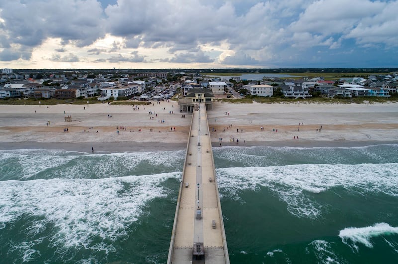 epaselect epa07013510 Johnny Mercer's Fishing Pier juts into the Atlantic Ocean two days before Hurricane Florence is expected to strike Wrightsville Beach, North Carolina USA, 11 September 2018. Hurricane Florence is a category 4 storm on the Saffir-Simpson Hurricane Wind Scale, with winds toping 165 miles per hour. No category 4 hurricane has ever made landfall in North Carolina.  EPA/JIM LO SCALZO