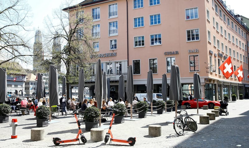 Guests enjoy the sunny weather as they sit in front of Hotel Storchen after the Swiss government allowed to reopen outdoor terraces, as the spread of the coronavirus disease (COVID-19) continues, in Zurich, Switzerland April 20, 2021. REUTERS/Arnd Wiegmann