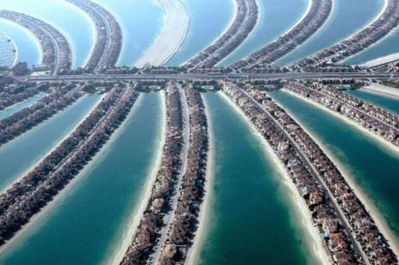 TO GO WITH AFP STORY<br />(FILES) - A picture dated December 17, 2009 shows a partial aerial view of the man-made Palm Jumeirah island built by Nakheel property giant off the coast of the Gulf emirate of Dubai. The Gulf emirate of Dubai, whose biggest state-owned group sparked global fears of a debt default in November when it asked for a six-month debt moratorium, has a history of vast imposing projects. AFP PHOTO/MARWAN NAAMANI