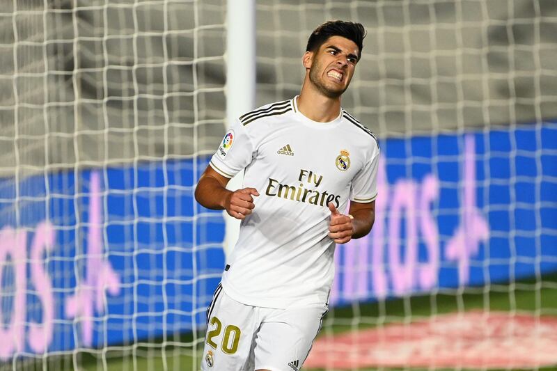 Real Madrid's Spanish midfielder Marco Asensio celebrates after scoring a goal during the Spanish League football match between Real Madrid and Alaves at the Alfredo Di Stefano stadium in Valdebebas near Madrid on July 10, 2020. / AFP / GABRIEL BOUYS
