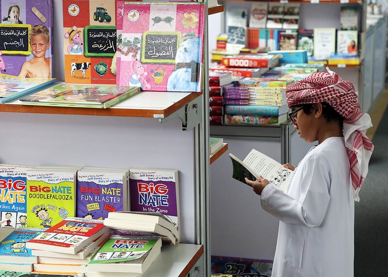Al Ain, 01, October, 2016: Visitors  at the Al Ain Book Fair 2016 at the Convention Centre in Al Ani.  ( Satish Kumar / The National ) For Standalone *** Local Caption ***  SK-BookFair-01102016-07.jpg