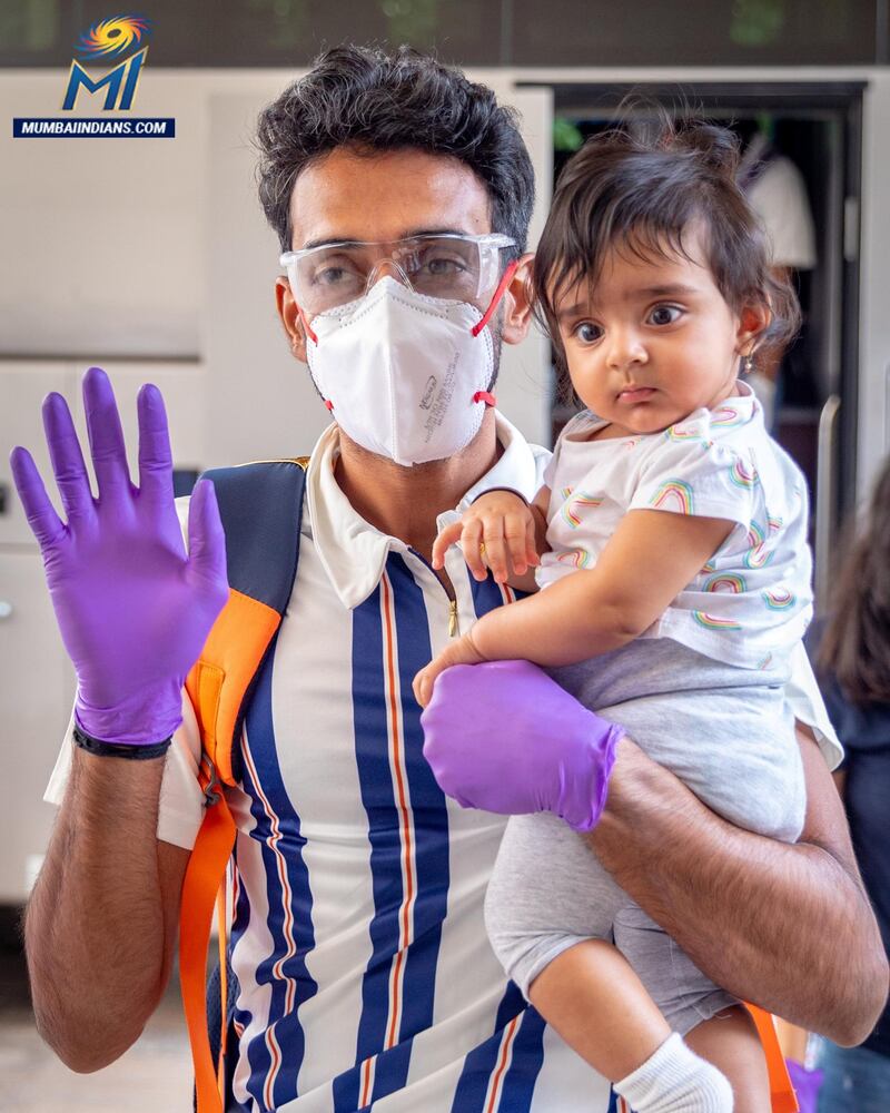 Mumbai Indians bowler Dhawal Kulkarni and daughter Nitara in Abu Dhabi. Courtesy Mumbai Indians twitter / @mipaltan