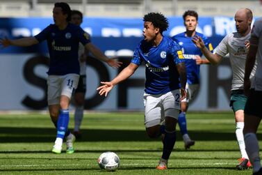 epa08454396 Weston McKennie (C) of Schalke reacts during the German Bundesliga soccer match between FC Schalke 04 and Werder Bremen in Gelsenkirchen, Germany, 30 May 2020. EPA/BERND THISSEN / POOL CONDITIONS - ATTENTION: The DFL regulations prohibit any use of photographs as image sequences and/or quasi-video.