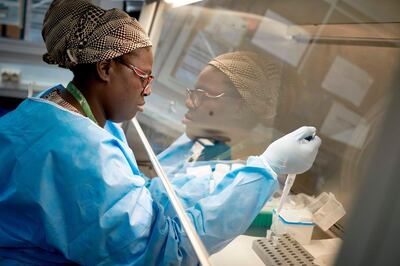 CORRECTION / TOPSHOT - A Malian researcher conducts a COVID-19 coronavirus test, at the University Clinical Research Center of Bamako, on March 19, 2020. Although no positive cases have yet been confirmed in Mali, hospitals and doctors are getting ready for a potential emergency.
 / AFP / MICHELE CATTANI
