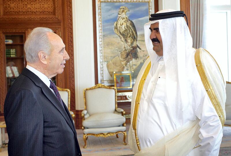 Qatar's Emir Sheikh Hamad bin Khalifa al-Thani (R) greets Israel's Deputy Prime Minister Shimon Peres in Doha, 30 January 2007. Peres flew to the Gulf state of Qatar yesterday where he will take part in a debate on the Middle East with students, a spokeswoman for the veteran leader told AFP. Peres "will put forward the Israeli position in front of 300 students," Sharon Kravicky said. The debate is an initiative by the Qatar Foundation for Education, Science and Development. AFP PHOTO/STR (Photo by KHALED MOUFTAH / AFP)