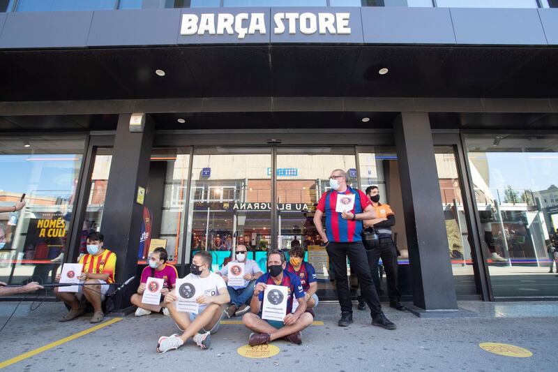 Protests at Camp Nou against Barcelona's president Josep Maria Bartomeu. EPA