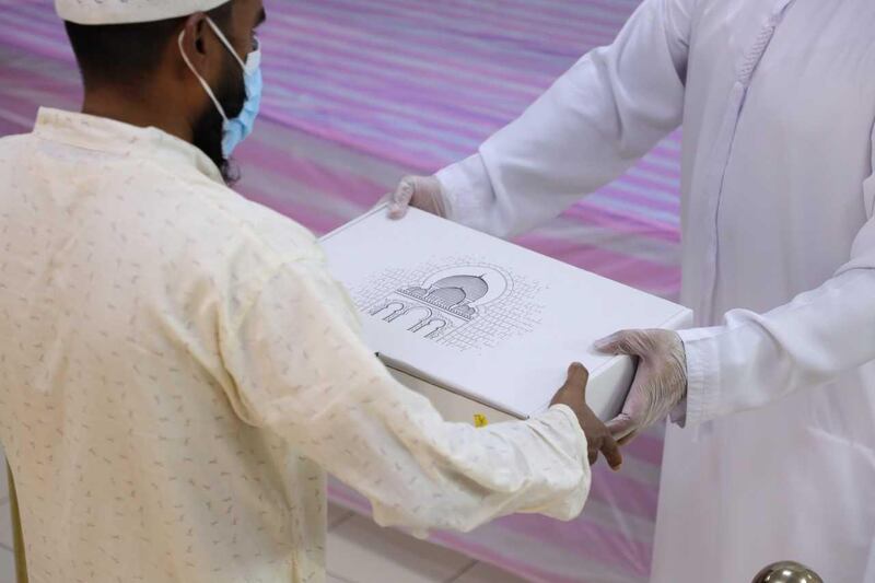 The Sheikh Zayed Grand Mosque Centre distributes 15,000 iftar meals everyday during Ramadan.  
