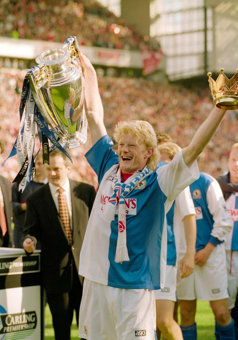 LIVERPOOL, ENGLAND - MAY 14: Blackburn Rovers captain Colin Hendry celebrates with the FA Carling Premiershiptrophy after the match against Liverpool at Anfield Road on May 14, 1995 in Liverpool, England.  (Photo by Allsport/Getty Images)