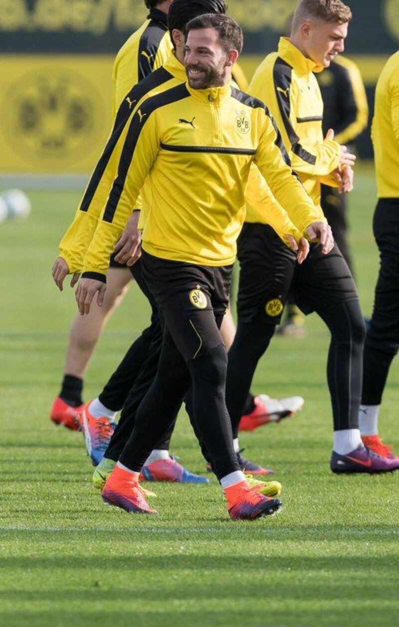 Borussia Dortmund’s Gonzalo Castro, centre, in training. Guido Kirchner / DPA / AFP