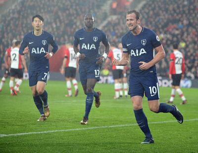 epa06461898 Tottenham Hotspurs Harry Kane (R) scores their first goal against Southampton during the Premier League match Southampton vs Tottenham Hotspurs in Southampton, Britain, 21 January 2018.  EPA/Gerry Penny EDITORIAL USE ONLY. No use with unauthorized audio, video, data, fixture lists, club/league logos or 'live' services. Online in-match use limited to 75 images, no video emulation. No use in betting, games or single club/league/player publications