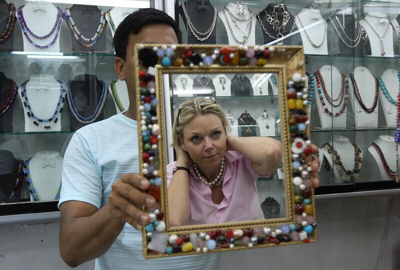 SHARJAH, UNITED ARAB EMIRATES Ð July 27: Tracy Bridle from South Africa buying pearl necklaces for her friends and family members from one of the jewelry shop at central souq in Sharjah. Next week she is going for a holiday in South Africa. She is living in the UAE for the past 7 years and working for the Sharjah Commerce of Tourism Development Authority. (Pawan Singh / The National) For News. A Week In Feature
