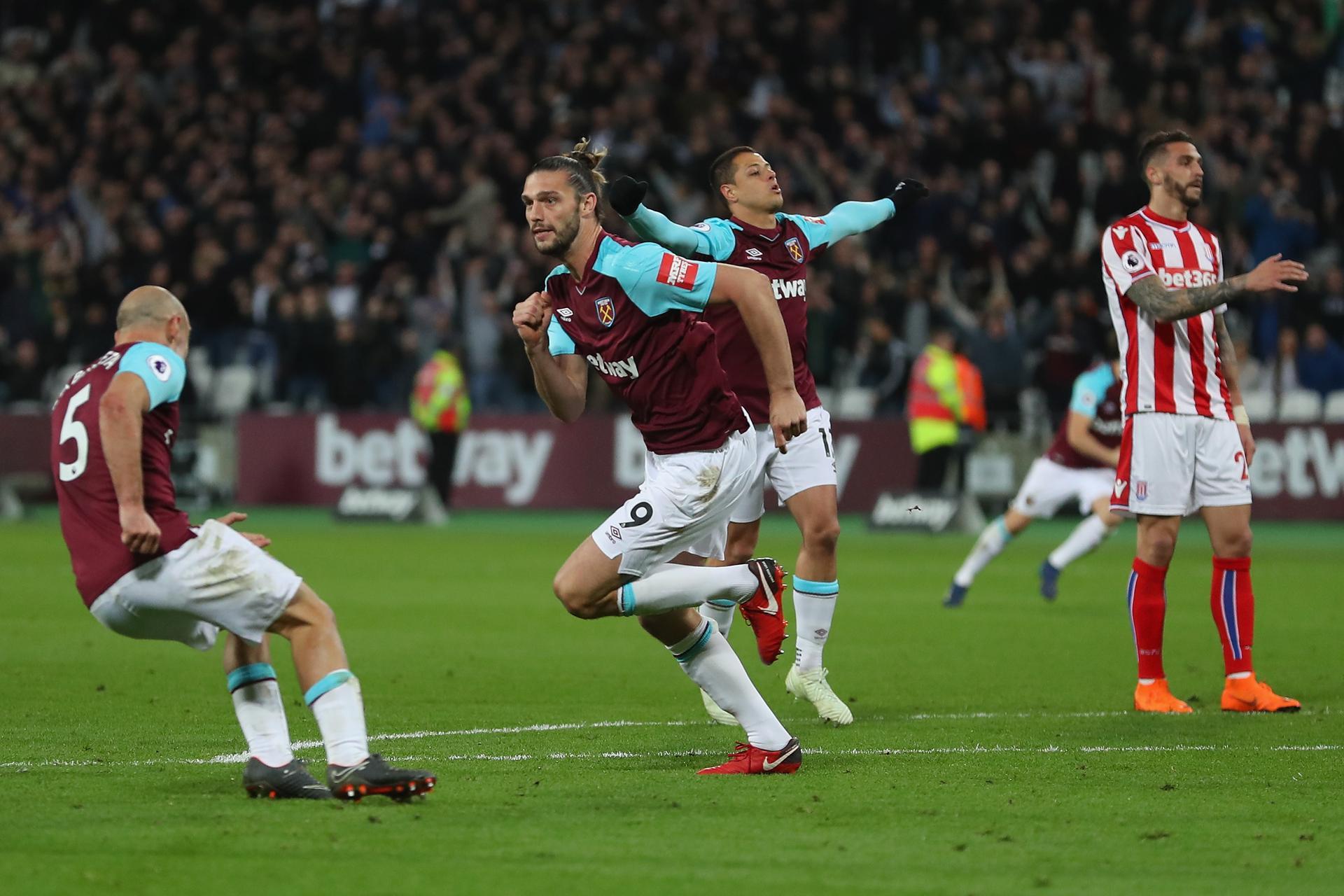 LONDON, ENGLAND - APRIL 16:  Andy Carroll of West Ham United celebrates with teammate Pablo Zabaleta of West Ham United after scoring his sides first goal during the Premier League match between West Ham United and Stoke City at London Stadium on April 16, 2018 in London, England.  (Photo by Catherine Ivill/Getty Images)