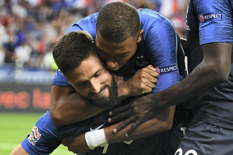 France's forward Olivier Giroud is congratulated by France's midfielder Kylian Mbappe after scoring a goal during the UEFA Nations League football match between France and Netherlands at the Stade de France stadium, in Saint-Denis, northern of Paris, on September 9, 2018. / AFP PHOTO / Franck FIFE