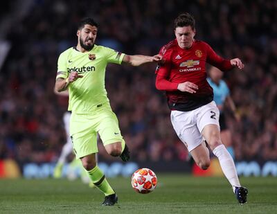 Soccer Football - Champions League Quarter Final First Leg - Manchester United v FC Barcelona - Old Trafford, Manchester, Britain - April 10, 2019  Barcelona's Luis Suarez in action with Manchester United's Victor Lindelof                   Action Images via Reuters/Lee Smith
