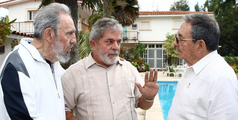 HAVANA - FEBRUARY 24:  (FOR EDITORIAL USE ONLY) (L-R) In this handout image provided by the  Brazlian Presidency, First Secretary of the Communist Party of Cuba Fidel Castro, Brazilï¿½s President Luiz Inacio Lula da Silva (R) and Cuban Preisdent Raul Castro speak during a  private meeting on February 24, 2010 in Havana, Cuba. Lula is on a two day visit to Cuba after having attended the Summit of the Group of Rio states in Mexico.  (Photo by Ricardo Stuckert/Brazlian Presidency via Getty Images)