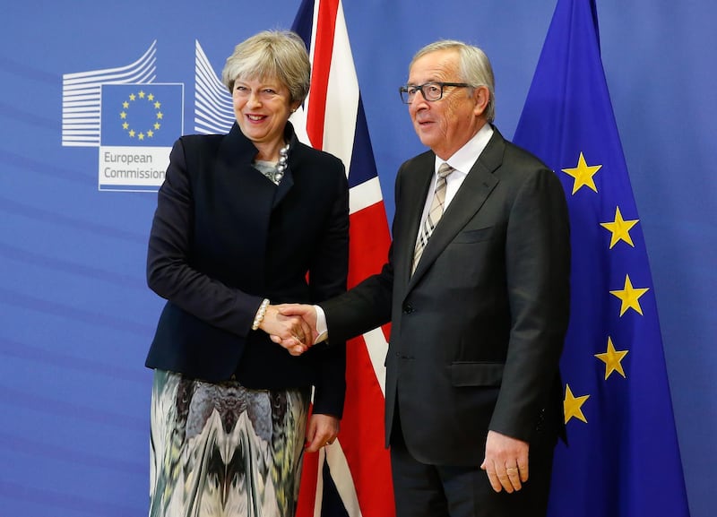 epa06366636 British Prime Minister Theresa May (L) is welcomed by EU Commissioner President Jean-Claude Juncker (R) prior to a meeting at the EU Commission in Brussels, Belgium, 04 December 2017.  EPA/JULIEN WARNAND