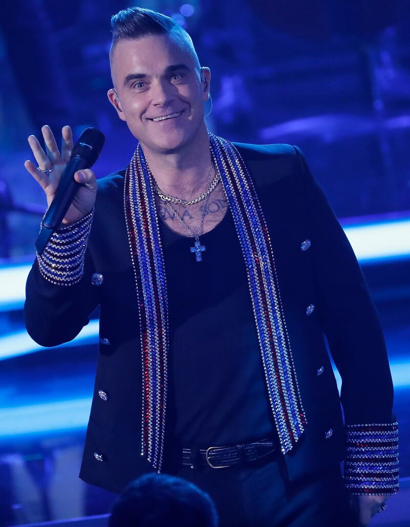 epa08053638 British singer Robbie Williams performs during the 'Ein Herz Fuer Kinder' (lit: A Heart for Children) gala show in Berlin, Germany, 07 December 2019. German television channel ZDF and newspaper 'Bild' collected donations for children's charity organizations in Germany and the whole world.  EPA-EFE/FELIPE TRUEBA / POOL