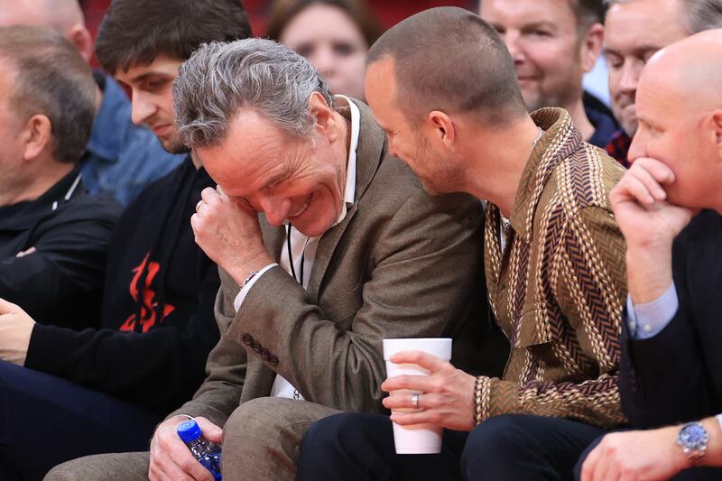 Aaron Paul and Bryan Cranston watch the game Houston Rockets and Charlotte in Texas. AFP