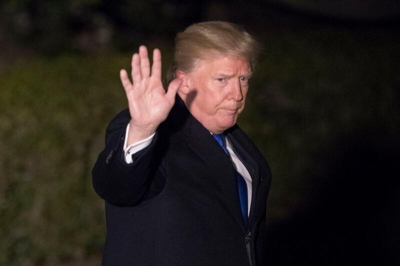 epa06471995 US President Donald J. Trump waves as he walks out to the South Lawn of the White House to depart by Marine One, in Washington, DC, USA, 24 January 2018. Trump travels to the World Economic Forum in Davos, Switzerland.  EPA/MICHAEL REYNOLDS