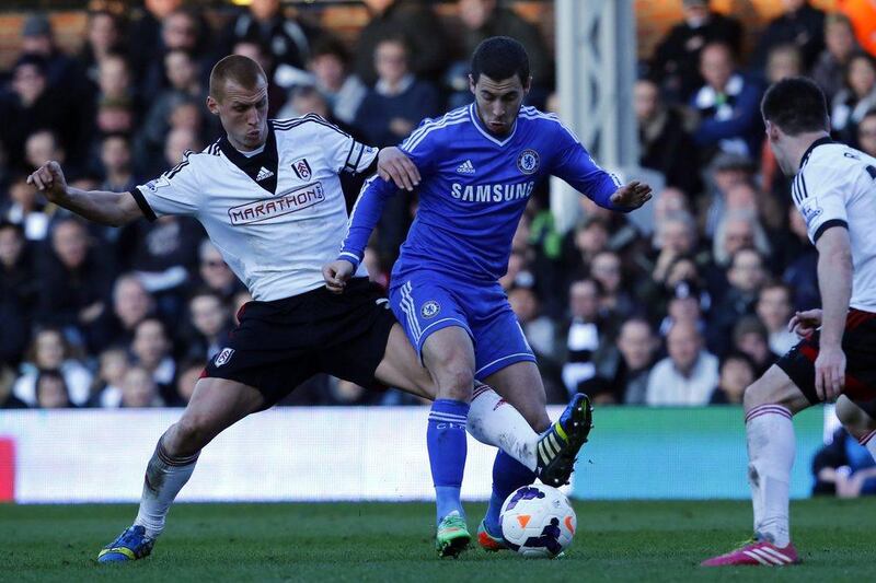 Eden Hazard of Chelsea, centre, vies for the ball with Brede Hangeland of Fulham during an English Premier League game on March 1, 2014. EPA / Tal Cohen
