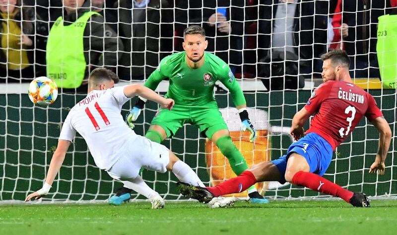 Czech Republic's Ondrej Celustka (r) stops England's Mason Mount (L) in front of Czech Republic's goalkeeper Tomas Vaclik during the UEFA Euro 2020 qualifier Group A football match Czech Republic v England at the Sinobo Arena.  AFP