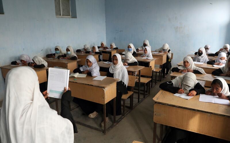 Afghan girls in a Kabul primary school class on March 27, 2021, before the return of the Taliban. AP