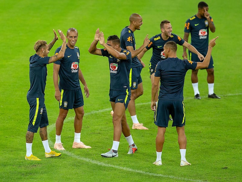 epa07095474 Brazil's Neymar Jr (L) and Miranda (2-L) attend a training session in Jeddah, Saudi Arabia, 15 October 2018. Brazil will face Argentina in an  International friendly soccer match on 16 October 2018.  EPA/STR