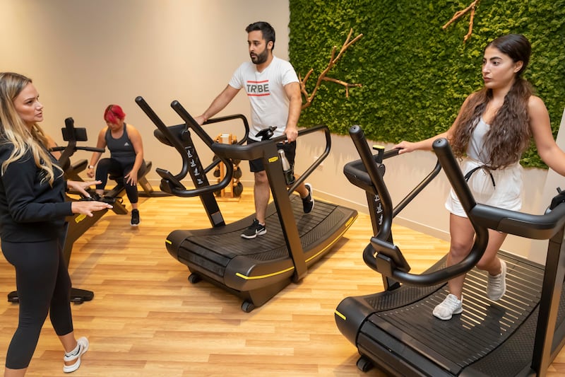 The studio has TechnoGym Skillrow and TechnoGym Skillmill machines, which don't use electricity. 