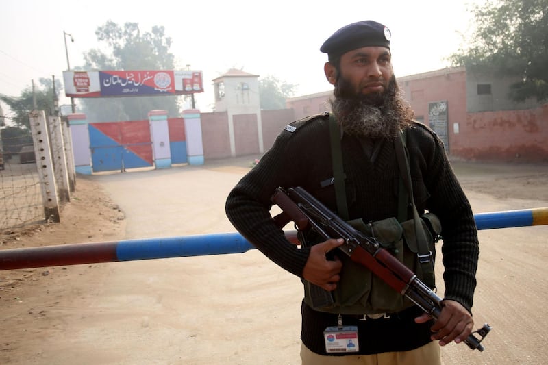 A policeman stands guard outside the central jail, as the court delivered the verdict on a blasphemy case, in Multan on December 21, 2019. A Pakistani court on December 21 sentenced a university professor to death for blasphemy under a law that critics say is often used to target minorities and liberal activists. / AFP / SS MIRZA
