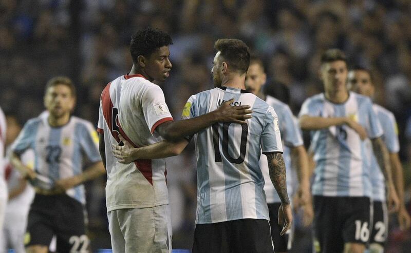 Argentina's Lionel Messi (R) talks with Peru's Miguel Araujo at the end of their goalless 2018 World Cup qualifier football match in Buenos Aires on October 5, 2017. / AFP PHOTO / Juan MABROMATA