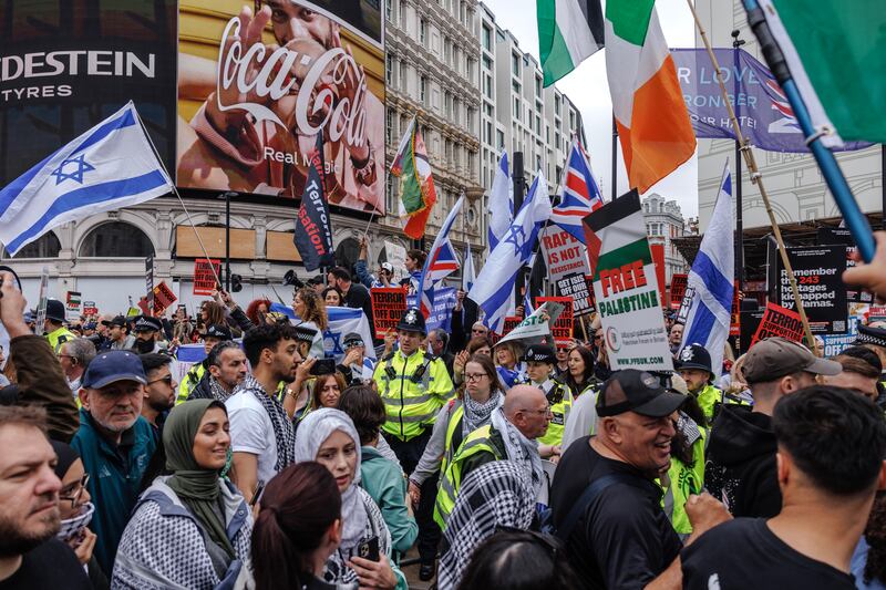 Police come between pro-Israel and pro-Palestinian demonstrators at Picadilly Circus in London. (Photo by Dan Kitwood / Getty Images)