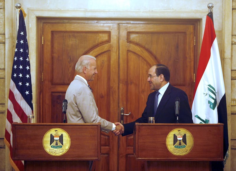 US Vice President Joseph Biden (L) shakes hand with Iraqi Prime Minister Nuri al-Maliki during a joined press conference following a meeting in Baghdad on July 3, 2009. A fiery protest marked the start of Biden's visit to Iraq, with supporters of the Shiite anti-American cleric Moqtada al-Sadr burning the Stars and Stripes. Vice President Joe Biden threatened today that the United States would politically disengage from Iraq if sectarian or ethnic violence resumes, a senior US official told reporters.    AFP PHOTO/POOL/KHALID MOHAMMED (Photo by KHALID MOHAMMED / POOL / AFP)